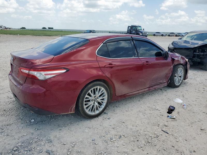 4T1B11HK1JU540495 - 2018 TOYOTA CAMRY L RED photo 3