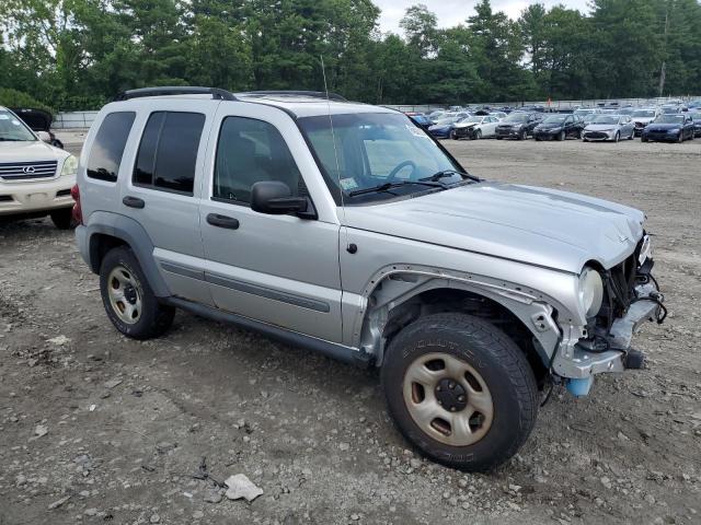 1J4GL48K15W652319 - 2005 JEEP LIBERTY SPORT SILVER photo 4