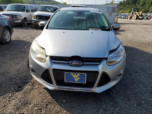 1FAHP3H22CL385561 - 2012 FORD FOCUS SEL SILVER photo 5