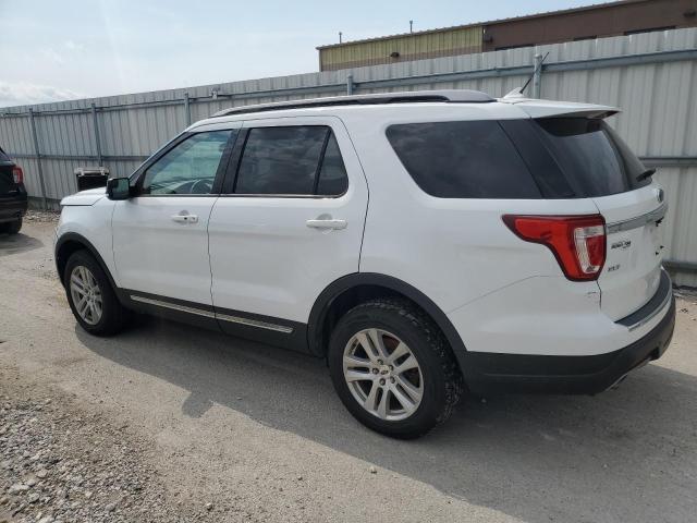 1FM5K8D8XJGB20004 - 2018 FORD EXPLORER XLT WHITE photo 2