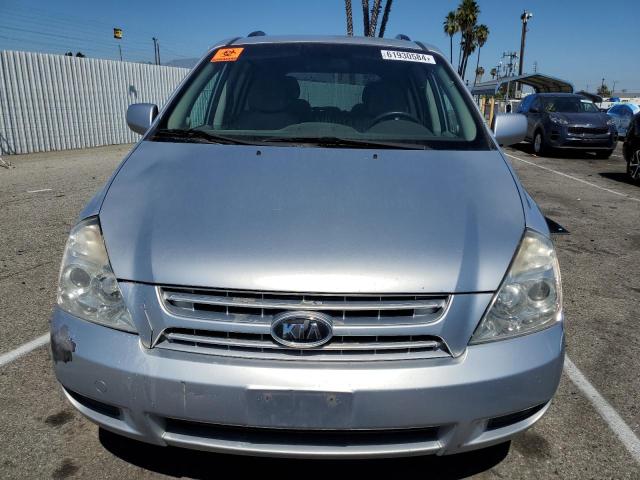 KNDMB133296299895 - 2009 KIA SEDONA SILVER photo 5