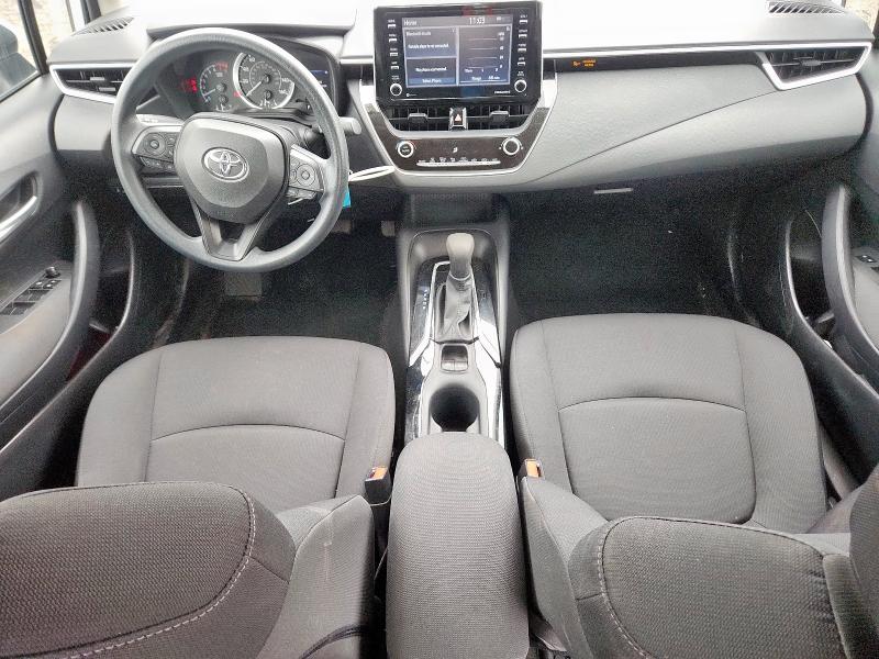 5YFEPMAE5MP262949 - 2021 TOYOTA COROLLA LE თეთრი ფოტო 8