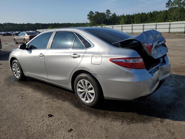 4T4BF1FKXFR447671 - 2015 TOYOTA CAMRY LE SILVER photo 2