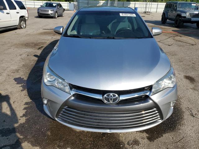 4T4BF1FKXFR447671 - 2015 TOYOTA CAMRY LE SILVER photo 5