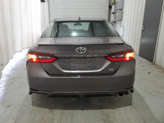 4T1G11AKXRU884144 - 2024 TOYOTA CAMRY SE NIGHT SHADE SILVER photo 6