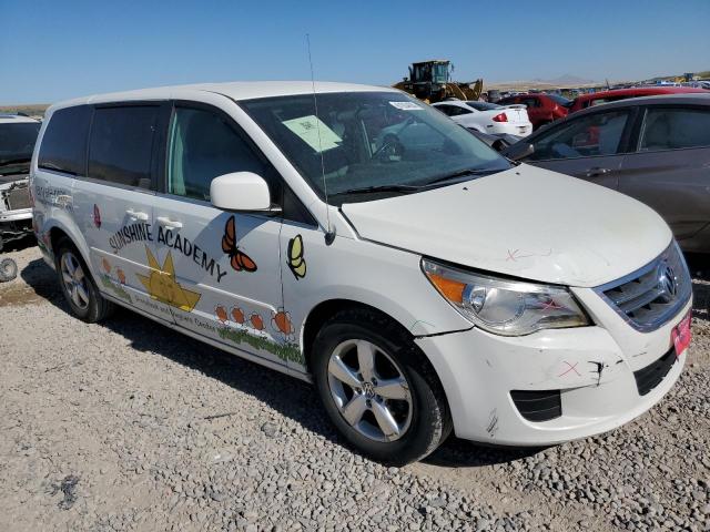 2V8HW34149R558706 - 2009 VOLKSWAGEN ROUTAN SE WHITE photo 4