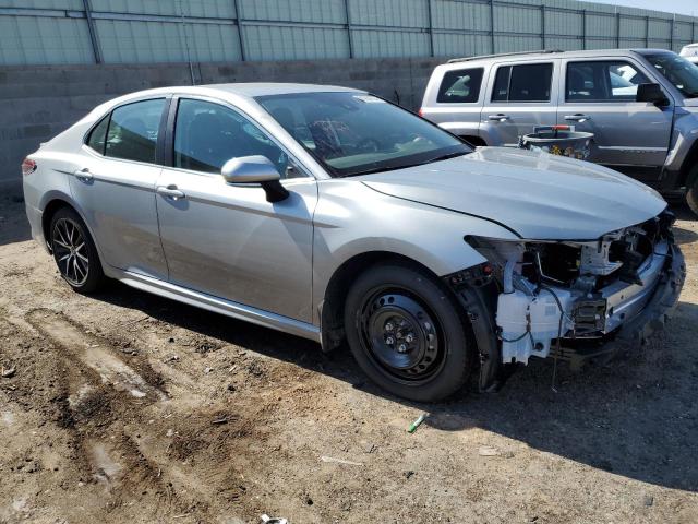 4T1G11AK8RU196336 - 2024 TOYOTA CAMRY SE NIGHT SHADE SILVER photo 4
