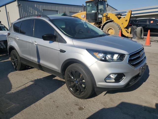 1FMCU0HD1JUD29708 - 2018 FORD ESCAPE SEL SILVER photo 4