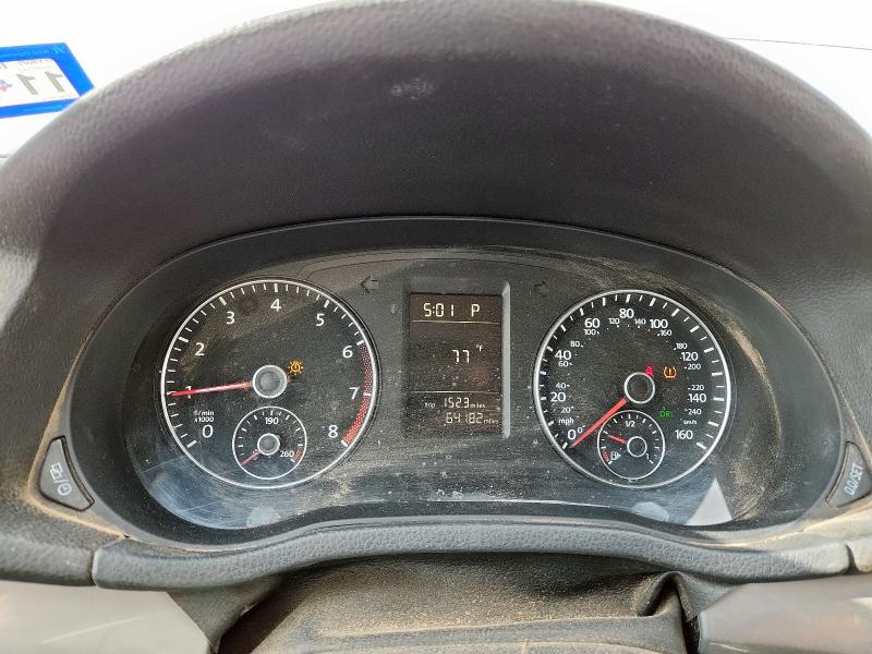 1VWAS7A36FC058800 - 2015 VOLKSWAGEN PASSAT S SILVER photo 9