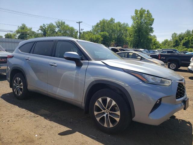 5TDGZRBHXLS013769 - 2020 TOYOTA HIGHLANDER XLE 银色 照片 4