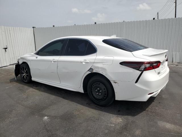 4T1G11AK1MU438800 - 2021 TOYOTA CAMRY SE WHITE photo 2