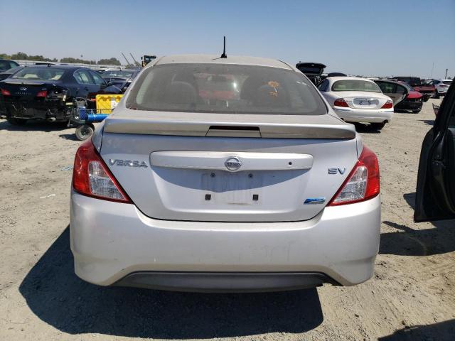 3N1CN7AP8FL806458 - 2015 NISSAN VERSA S SILVER photo 6