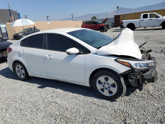 3KPFL4A71JE249307 - 2018 KIA FORTE LX WHITE photo 4