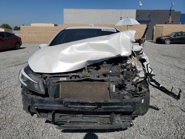 3KPFL4A71JE249307 - 2018 KIA FORTE LX WHITE photo 5