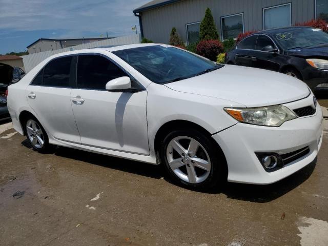 4T1BF1FK5CU145498 - 2012 TOYOTA CAMRY BASE WHITE photo 4