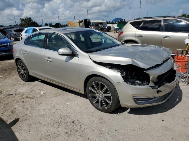 LYV402HK6JB180608 - 2018 VOLVO S60 PREMIER GOLD photo 4