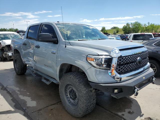 5TFDY5F17JX720797 - 2018 TOYOTA TUNDRA CREWMAX SR5 GRAY photo 4