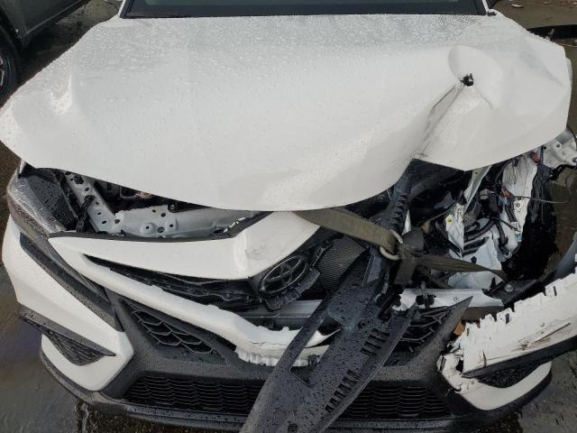 4T1G11AK8PU799851 - 2023 TOYOTA CAMRY SE NIGHT SHADE WHITE photo 11