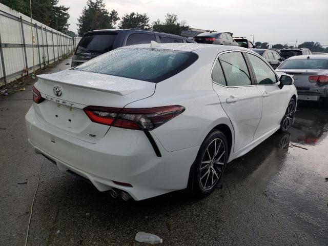4T1G11AK8PU799851 - 2023 TOYOTA CAMRY SE NIGHT SHADE WHITE photo 3