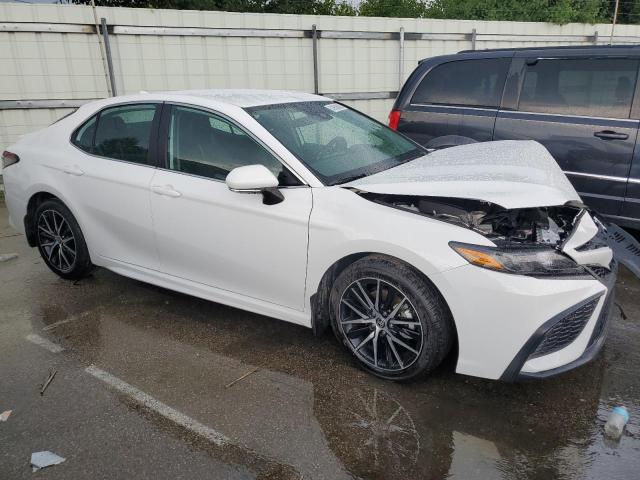 4T1G11AK8PU799851 - 2023 TOYOTA CAMRY SE NIGHT SHADE WHITE photo 4