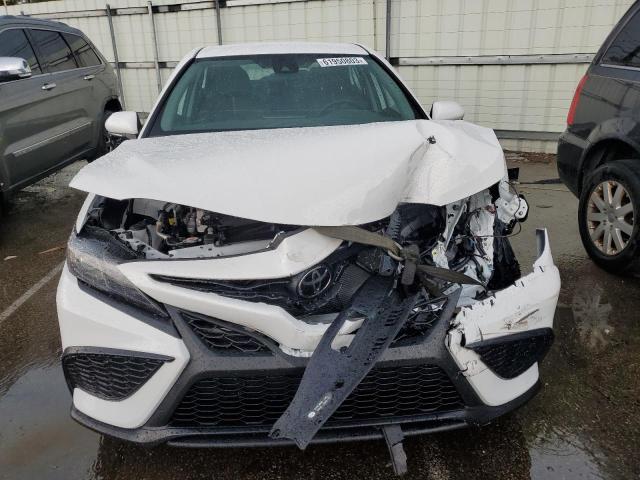 4T1G11AK8PU799851 - 2023 TOYOTA CAMRY SE NIGHT SHADE WHITE photo 5