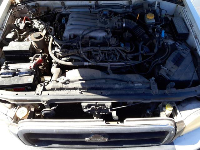 JN8DR09Y61W589669 - 2001 NISSAN PATHFINDER LE 白色 照片 11