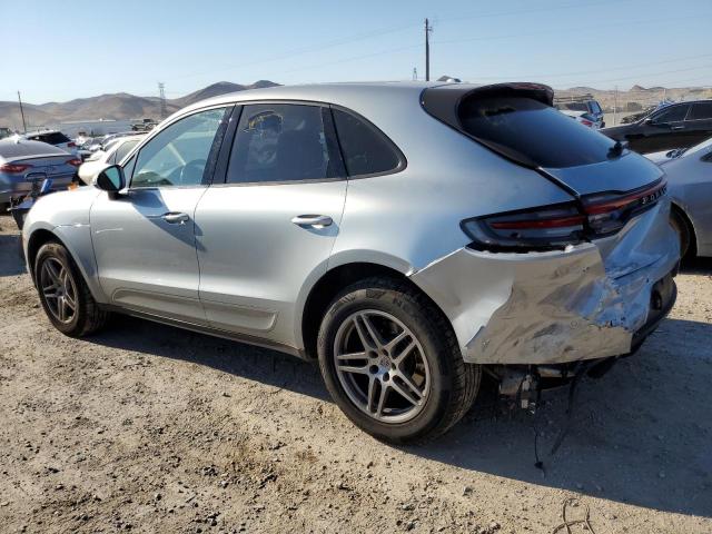 WP1AA2A56KLB02135 - 2019 PORSCHE MACAN SILVER photo 2