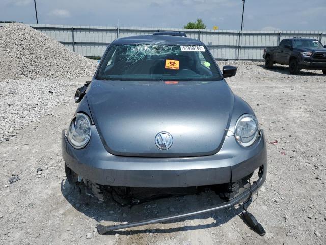 3VWFP7AT5CM623720 - 2012 VOLKSWAGEN BEETLE GRAY photo 5