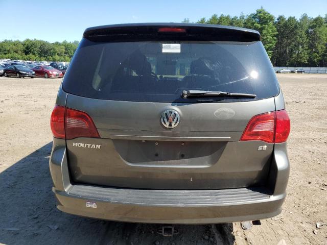 2V4RW3D14AR395596 - 2010 VOLKSWAGEN ROUTAN SE GRAY photo 6