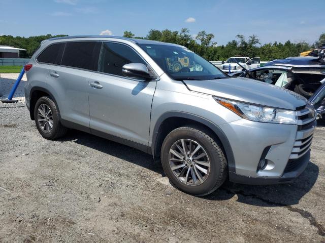 5TDJZRFH7KS931106 - 2019 TOYOTA HIGHLANDER SE SILVER photo 4