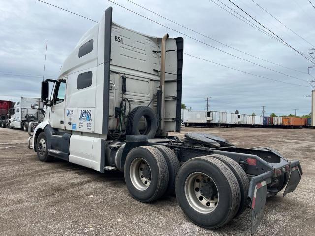 4V4NC9EH4RN623786 - 2024 VOLVO VN VNL WHITE photo 3