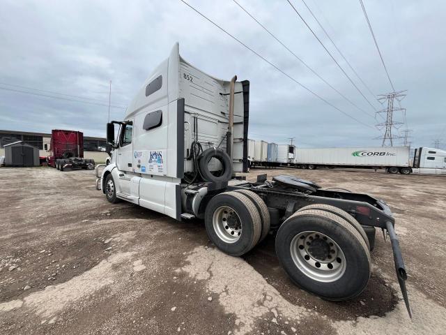 4V4NC9EH6RN623787 - 2024 VOLVO VN VNL WHITE photo 3