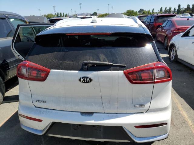 KNDCB3LC9J5154662 - 2018 KIA NIRO FE WHITE photo 6