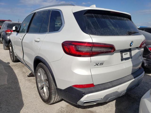5UXCR6C53KLL37369 - 2019 BMW X5 XDRIVE40I WHITE photo 3