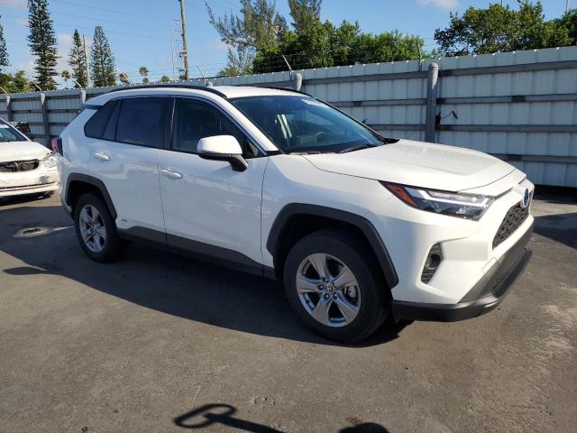 JTMRWRFV0RD270512 - 2024 TOYOTA RAV4 XLE WHITE photo 4