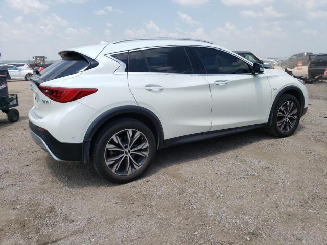 SJKCH5CR7HA031018 - 2017 INFINITI QX30 BASE WHITE photo 3