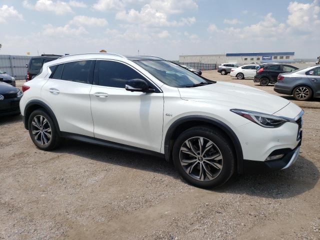 SJKCH5CR7HA031018 - 2017 INFINITI QX30 BASE WHITE photo 4