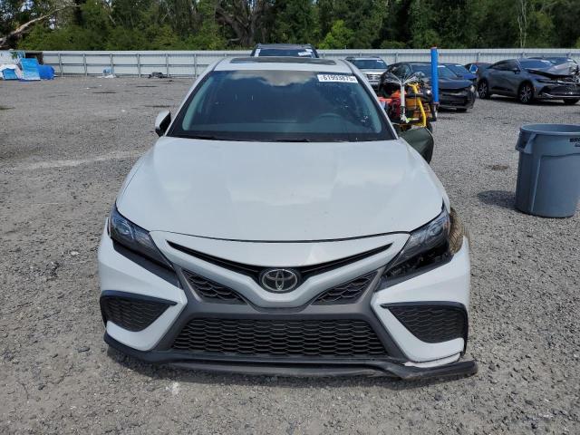 4T1T11AK4RU234577 - 2024 TOYOTA CAMRY SE NIGHT SHADE GRAY photo 5