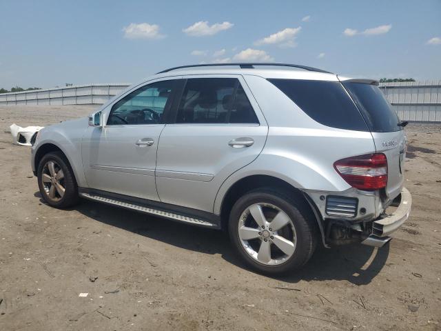 4JGBB8GB6BA638951 - 2011 MERCEDES-BENZ ML 350 4MATIC SILVER photo 2