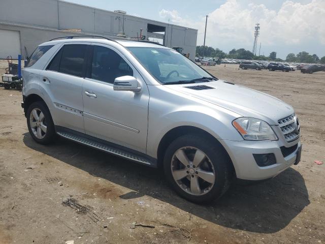 4JGBB8GB6BA638951 - 2011 MERCEDES-BENZ ML 350 4MATIC SILVER photo 4