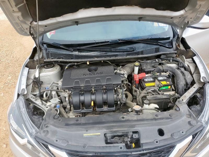 3N1AB7AP8JY344348 - 2018 NISSAN SENTRA S 银色 照片 11