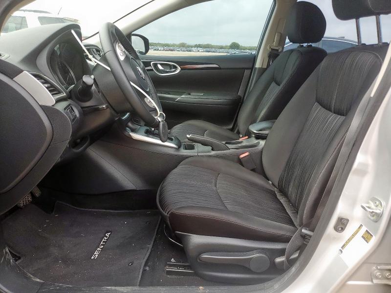 3N1AB7AP8JY344348 - 2018 NISSAN SENTRA S 银色 照片 7