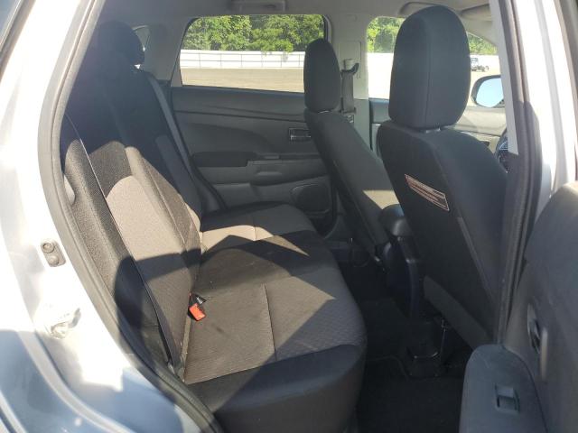 JA4AP3AU4HZ041025 - 2017 MITSUBISHI OUTLANDER ES SILVER photo 11