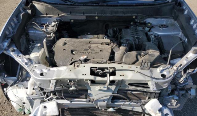 JA4AP3AU4HZ041025 - 2017 MITSUBISHI OUTLANDER ES SILVER photo 12