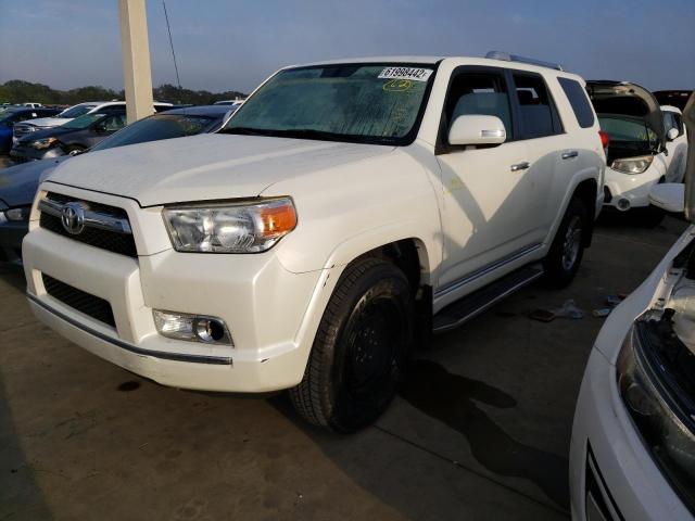 JTEBU5JR2B5075887 - 2011 TOYOTA 4RUNNER SR5 WHITE photo 2