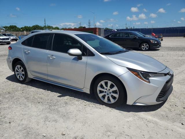 5YFB4MDE6RP157304 - 2024 TOYOTA COROLLA LE 银色 照片 4