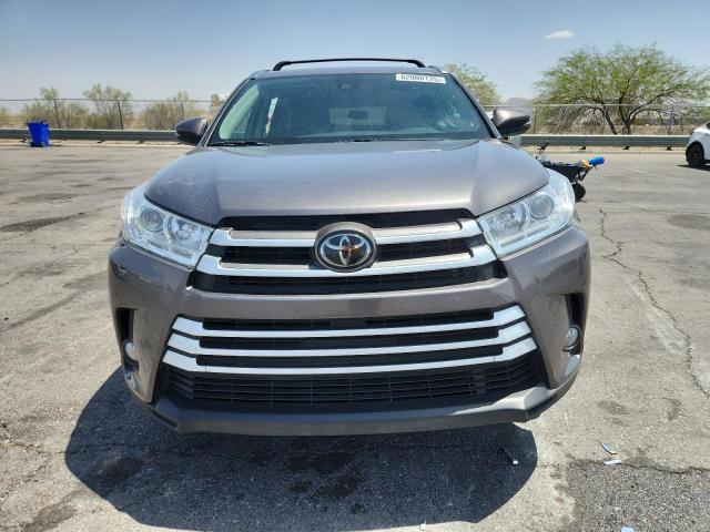 5TDJZRFH1JS871628 - 2018 TOYOTA HIGHLANDER SE GRAY photo 5