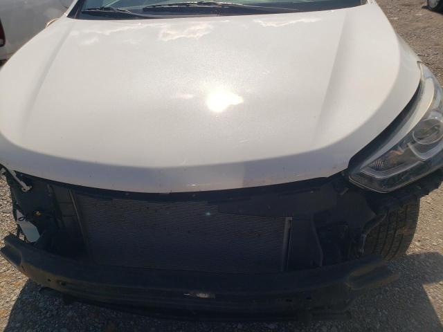 5NMZTDLBXJH106055 - 2018 HYUNDAI SANTA FE S WHITE photo 12