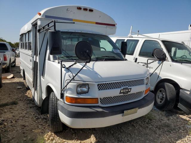 1GBHG31V051145927 - 2005 CHEVROLET EXPRESS G3 WHITE photo 1