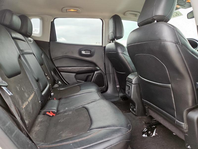 3C4NJCBB9JT108608 - 2018 JEEP COMPASS LATITUDE 白色 照片 11